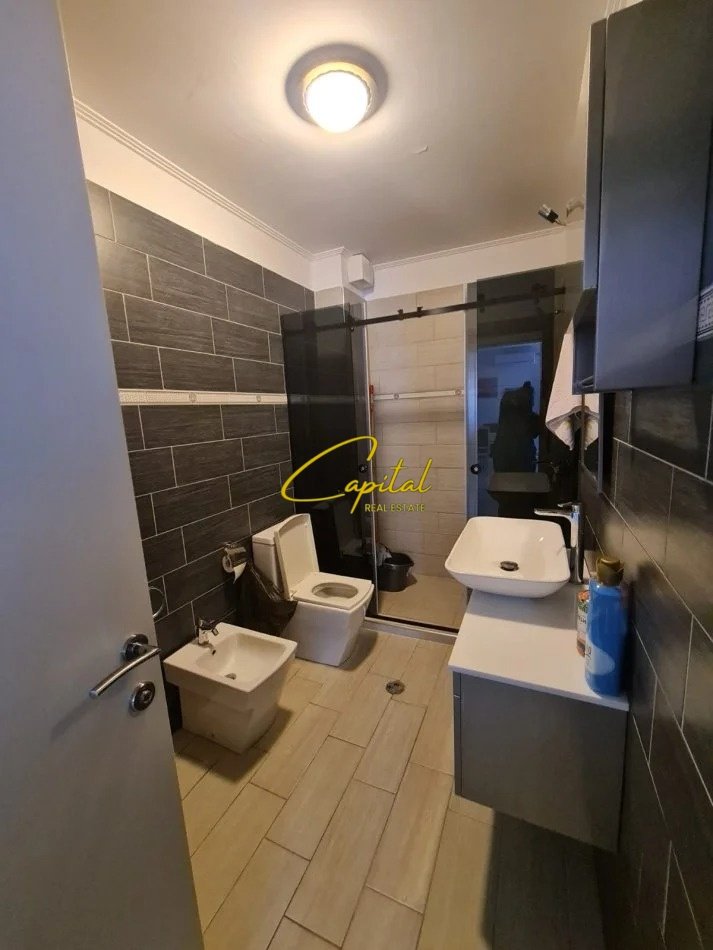 APARTAMENT ME QIRA 3+1+2 KOPSHTI BOTANIK 80.000 LEKE