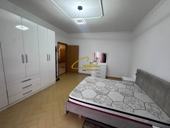 APARTAMENT ME QIRA 2+1 KINOSTUDIO 40.000 LEKE