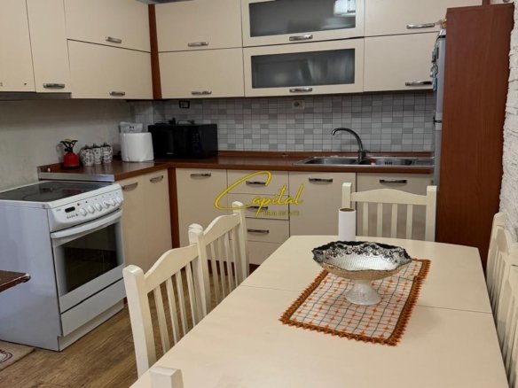 APARTAMENT ME QIRA 1+1 SHKOLLA E BASHKUAR 46.000 LEKE