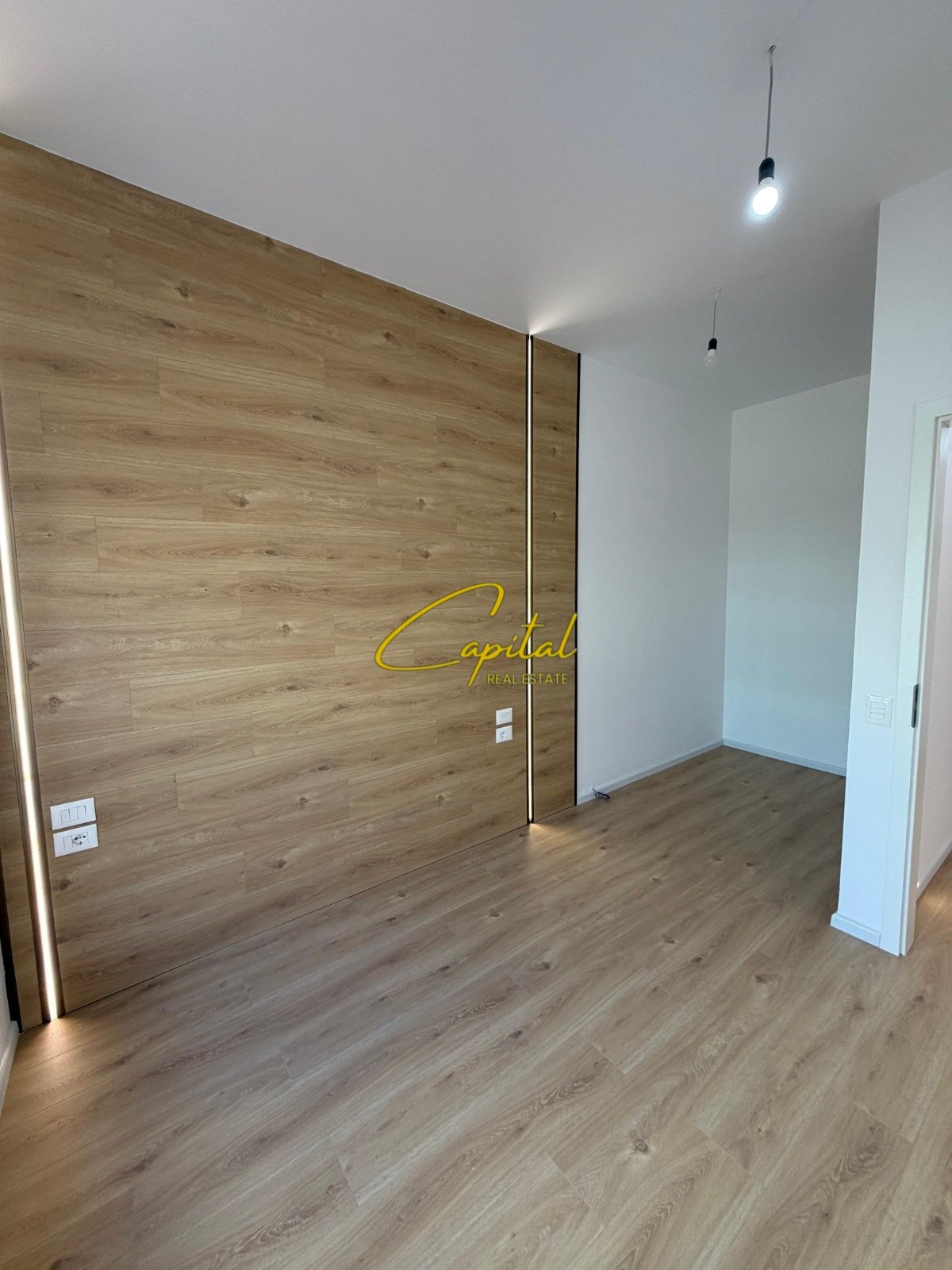 AMBIENT BIZNESI ME QIRA 70 M2 REZIDENCA KADIU 400 EURO