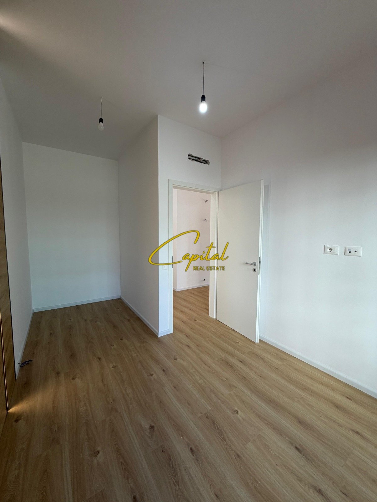 AMBIENT BIZNESI ME QIRA 70 M2 REZIDENCA KADIU 400 EURO