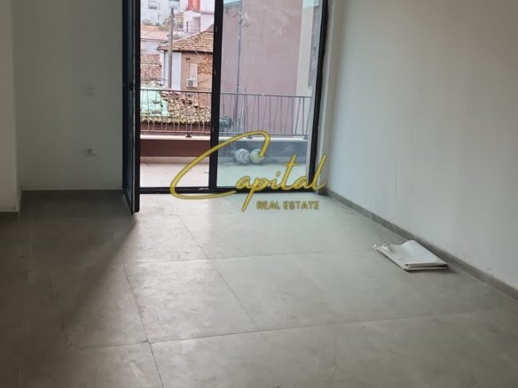 AMBIENT BIZNESI ME QIRA 97 M2 MYSLYM SHYRI 1.300 EURO