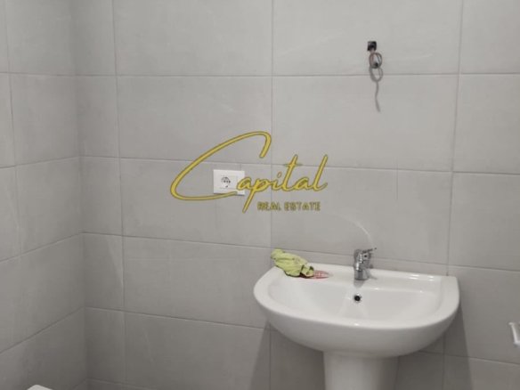 AMBIENT BIZNESI ME QIRA 97 M2 MYSLYM SHYRI 1.300 EURO