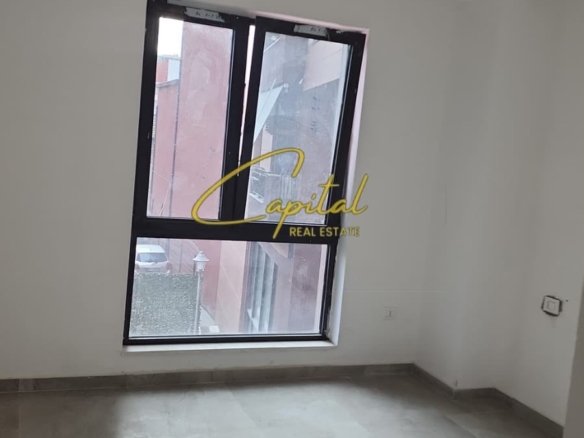 AMBIENT BIZNESI ME QIRA 97 M2 MYSLYM SHYRI 1.300 EURO