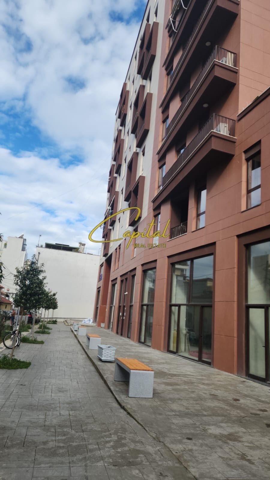 WhatsApp Image 2026-06-17 at 12.24.13 PM AMBIENT BIZNESI ME QIRA 97 M2 MYSLYM SHYRI 1.300 EURO