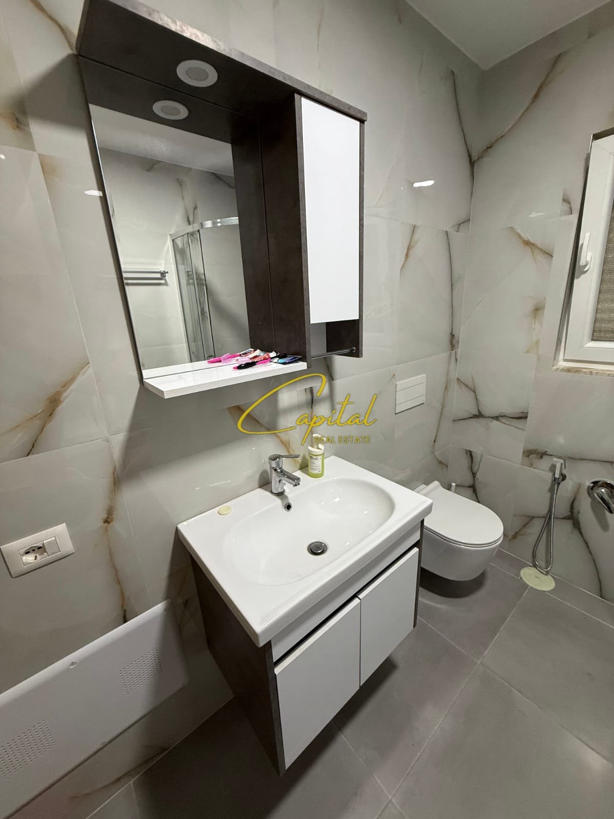 APARTAMENT ME QIRA 2+1 ALI DEMI 65.000 LEKE