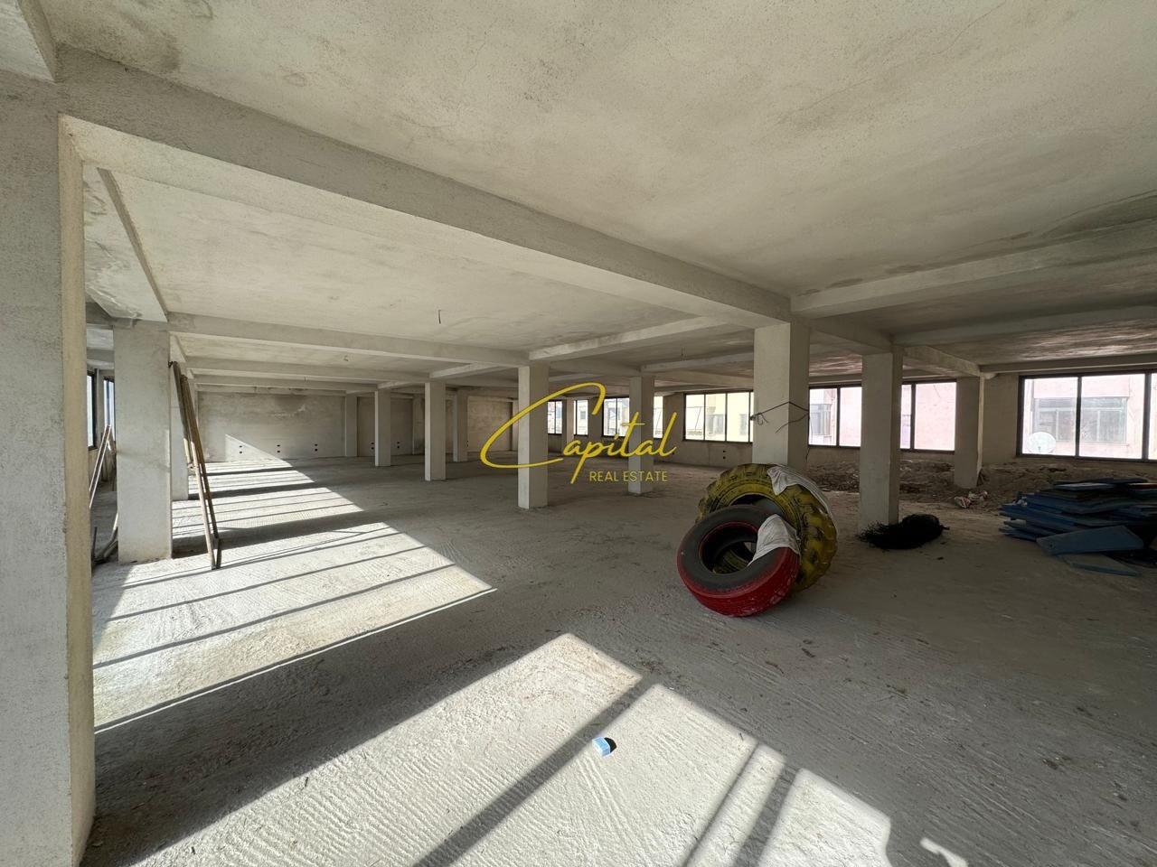 AMBIENT BIZNESI ME QIRA 450 M2 PALLATI ME SHIGJETA 150.000 LEKE