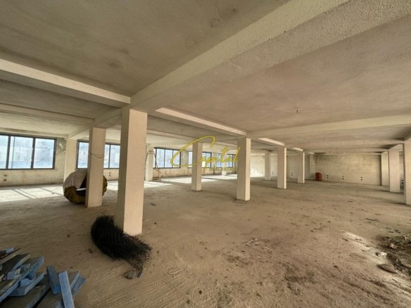 AMBIENT BIZNESI ME QIRA 450 M2 PALLATI ME SHIGJETA 150.000 LEKE