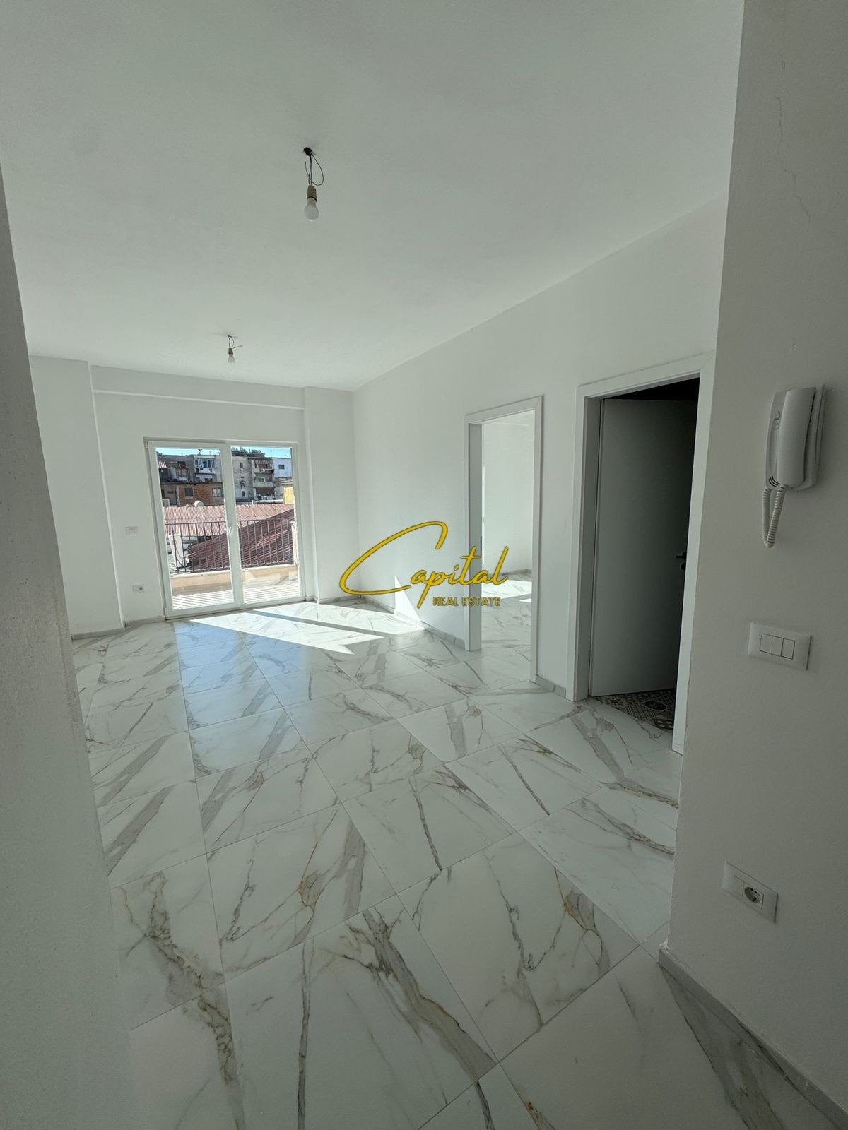 APARTAMENT ME QIRA 1+1 KOMPLEKSI AURA 40.000 LEKE