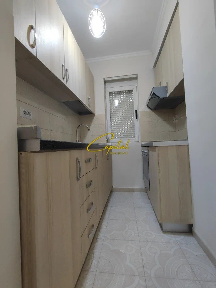 APARTAMENT ME QIRA 2+1 RRUGA FORTUZI 800 EURO