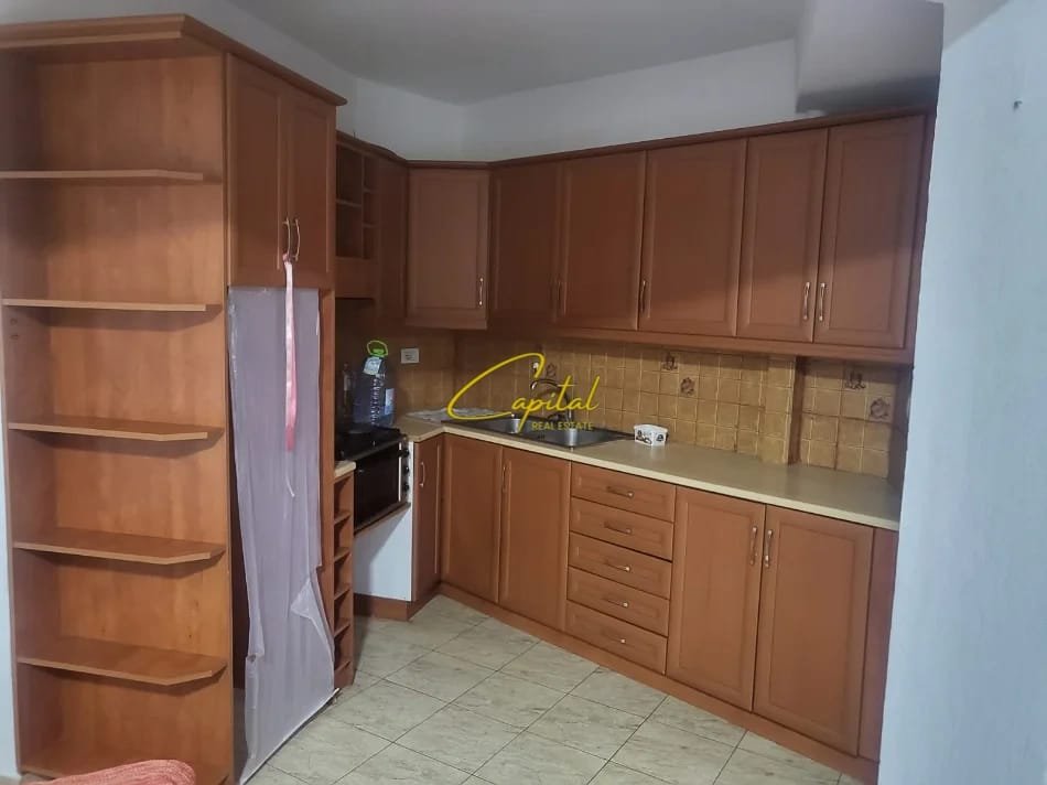 APARTAMENT ME QIRA 2+1 QENDER 600 EURO