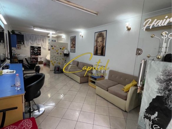 DYQAN ME QIRA 40 M2 RRUGA E BARRIKADAVE 50.000 LEKE