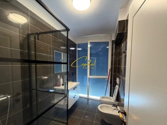 APARTAMENT ME QIRA 2+1 RRUGA E BARRIKADAVE 750 EURO