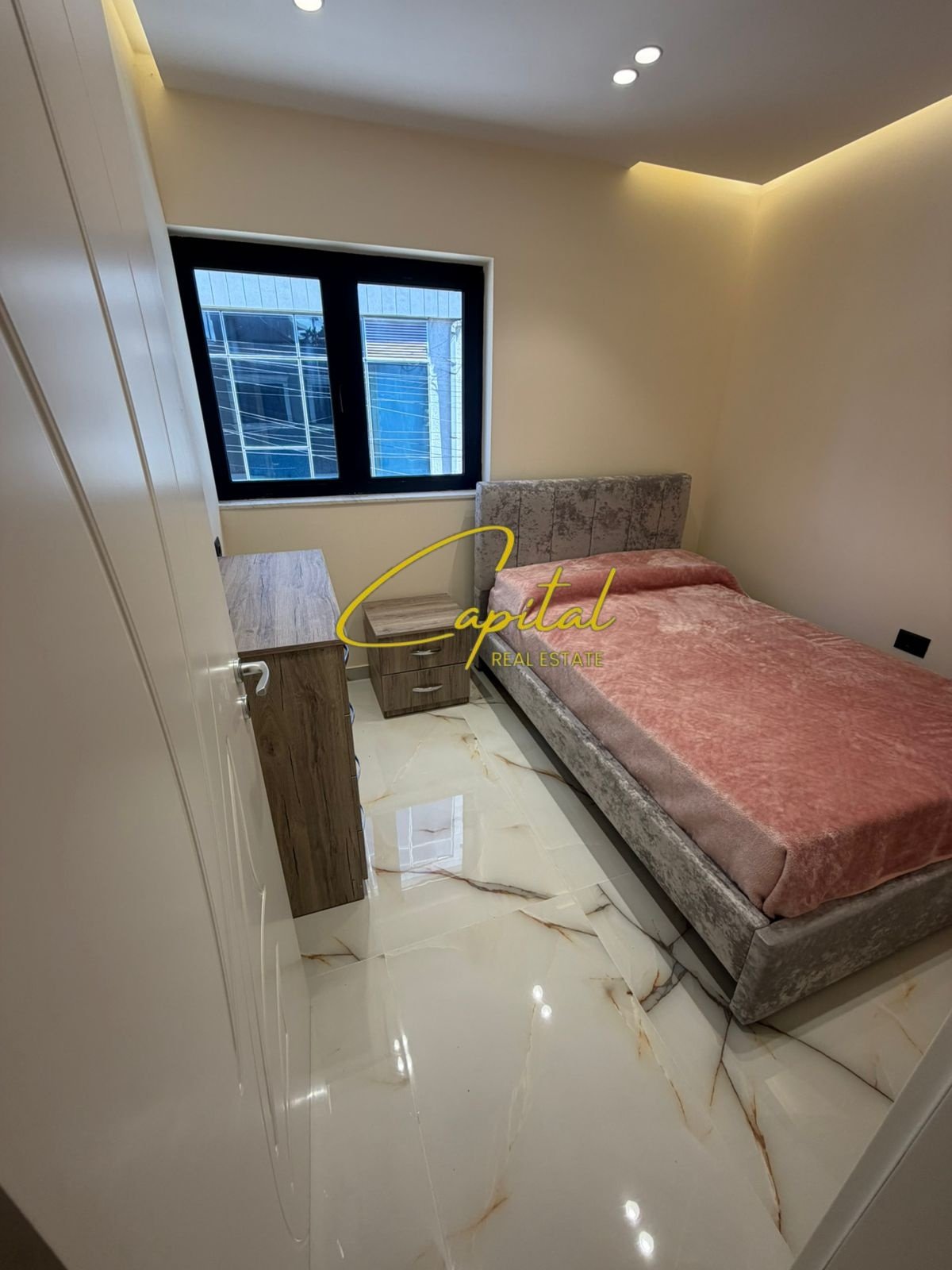APARTAMENT ME QIRA 2+1+2 AMBASADA AMERIKANE 80.000 LEKE