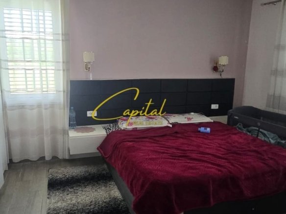 VILE PRIVATE ME QIRA 180 M2 BALDUSHK 1.500 EURO