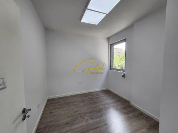 AMBIENT BIZNESI ME QIR 95 M2 STADIUMI DINAMO 80.000 LEKE