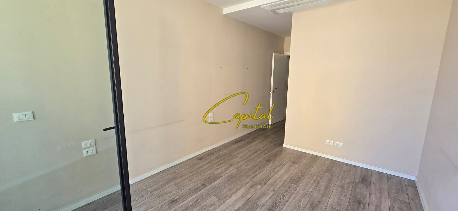 AMBIENT BIZNESI ME QIRA 102 M2 LIQENI ARTIFICIAL 1.400 EURO