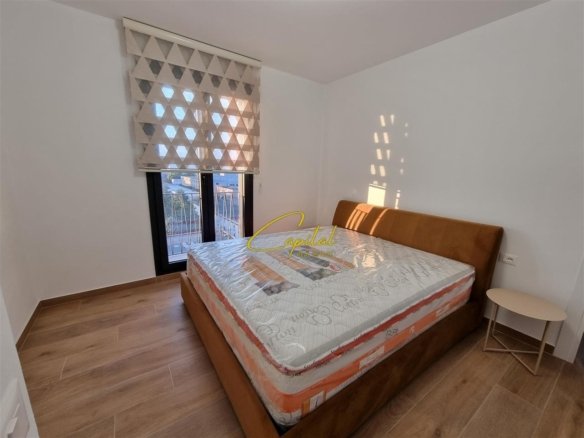 APARTAMENT ME QIRA 2+1 RRUGA KONGRESI I MANSTIRIT 75.000 LEKE