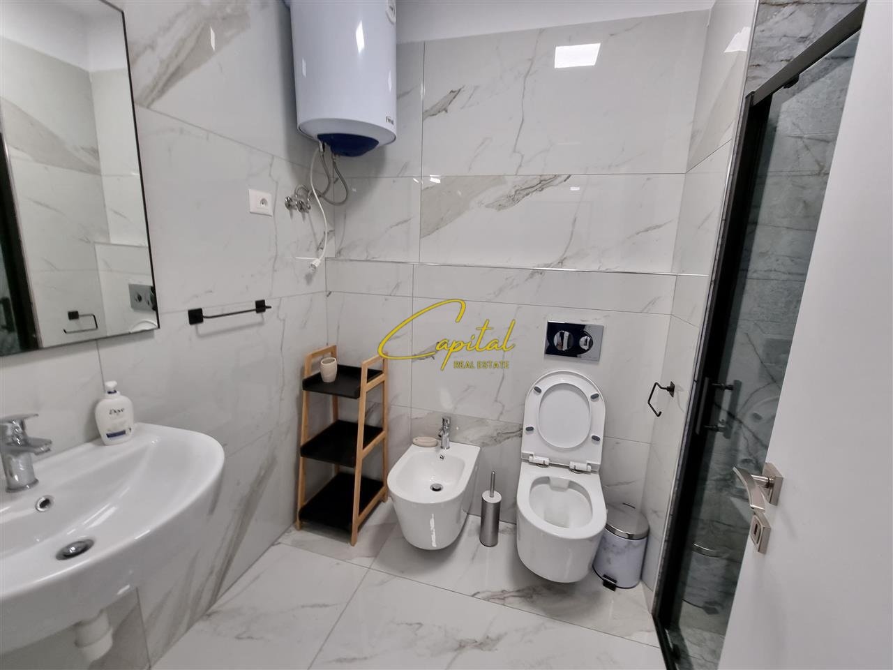 APARTAMENT ME QIRA 2+1 RRUGA KONGRESI I MANSTIRIT 75.000 LEKE