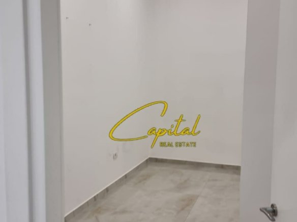 AMBIENT BIZNESI ME QIRA 227 M2 KOMPLEKSI FARMACIA 10 3.200 EURO