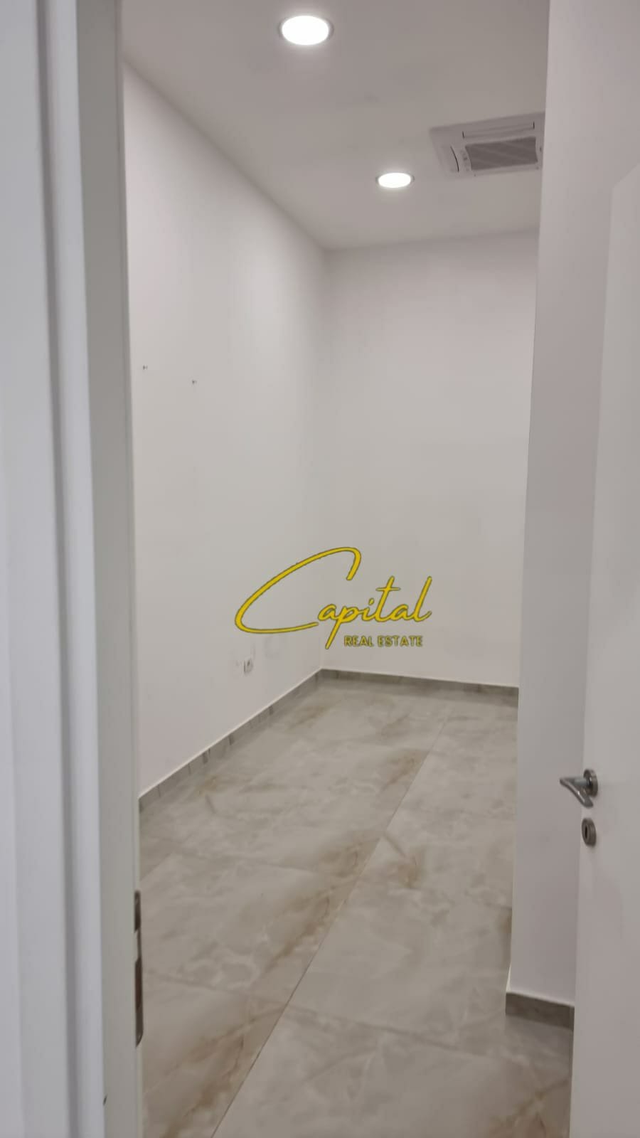 AMBIENT BIZNESI ME QIRA 227 M2 KOMPLEKSI FARMACIA 10 3.200 EURO