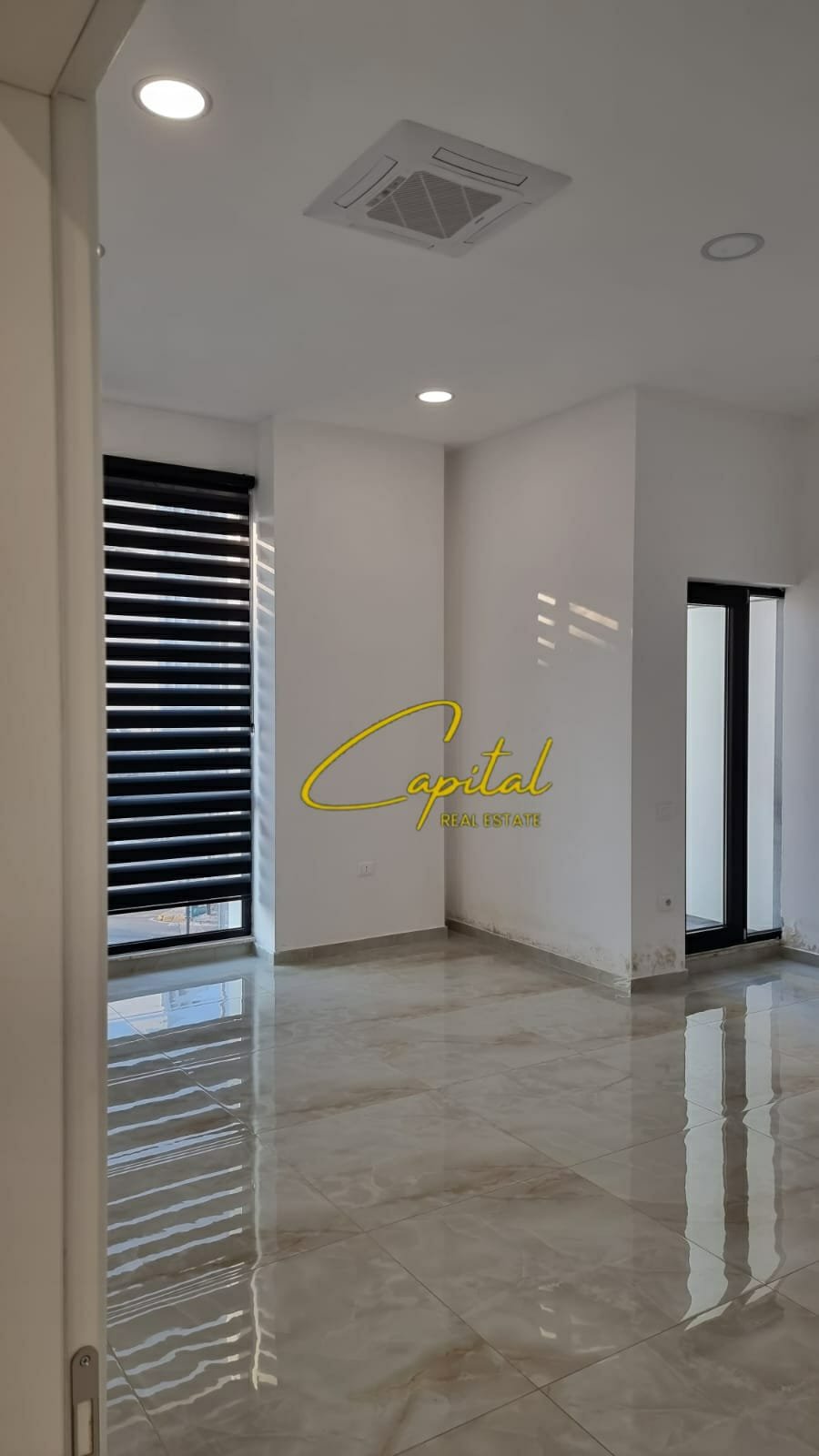 AMBIENT BIZNESI ME QIRA 227 M2 KOMPLEKSI FARMACIA 10 3.200 EURO