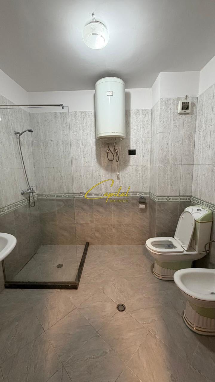 WhatsApp Image 2026-07-06 at 2.11.47 PM ZYRE ME QIRA 130 M2 ISH EKSPOZITA 80.000 LEKE