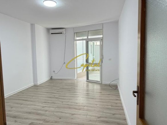 ZYRE ME QIRA 130 M2 ISH EKSPOZITA 80.000 LEKE