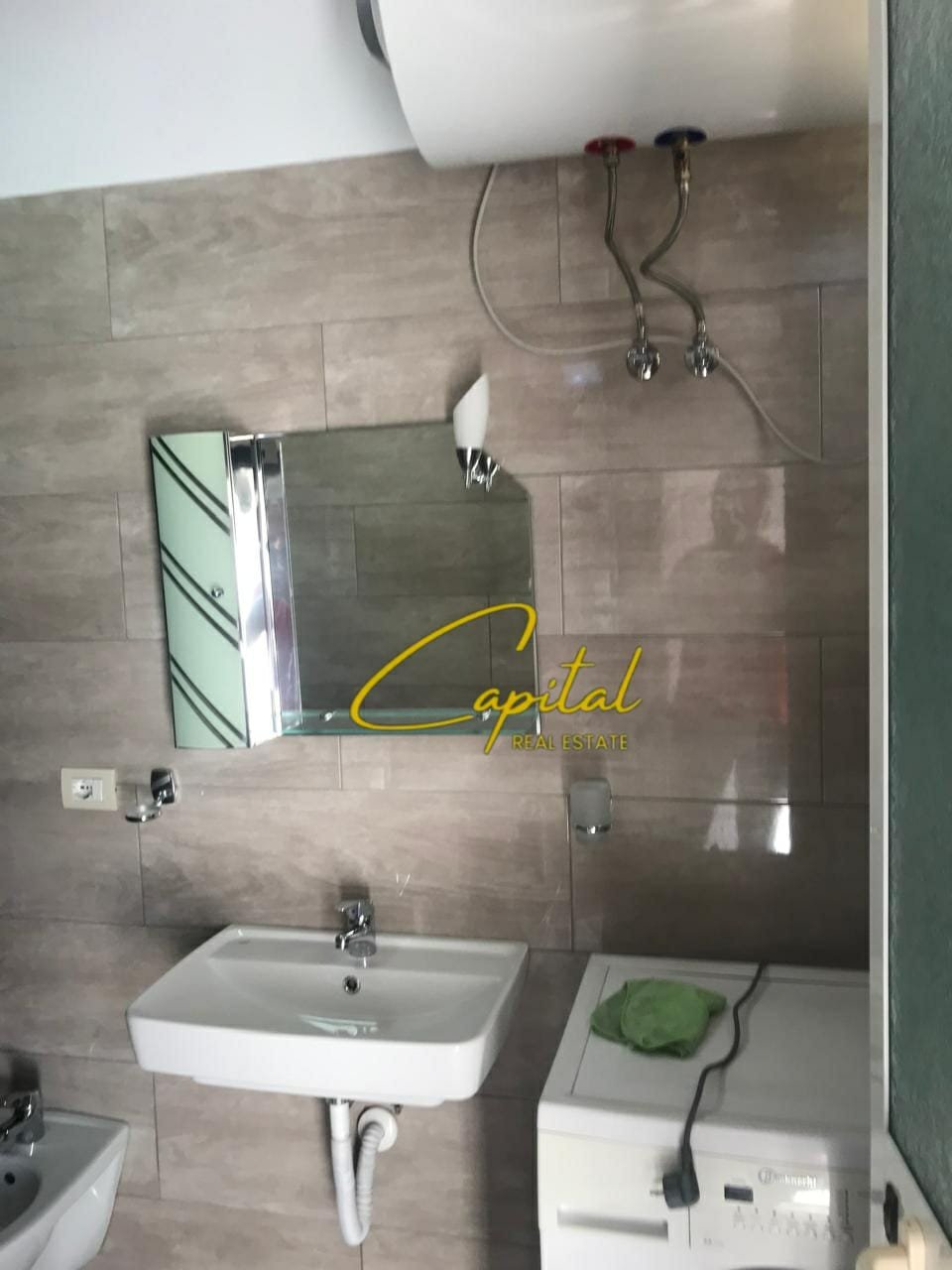 APARTAMENT ME QIRA 1+1 ISH TREGU ELEKTRIK 40.000 LEKE