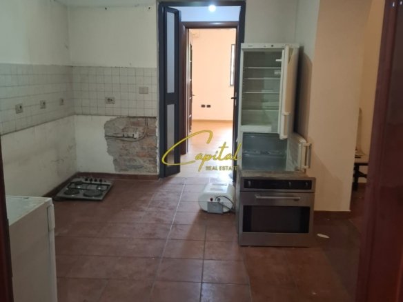 SHITET APARTAMENT 4+1+2 RRUGA E KAVAJES 245.000 EURO