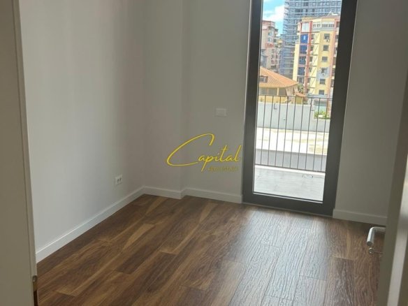 AMBIENT BIZNESI ME QIRA 116 M2 KOMUNA E PARISIT 1.700 EURO