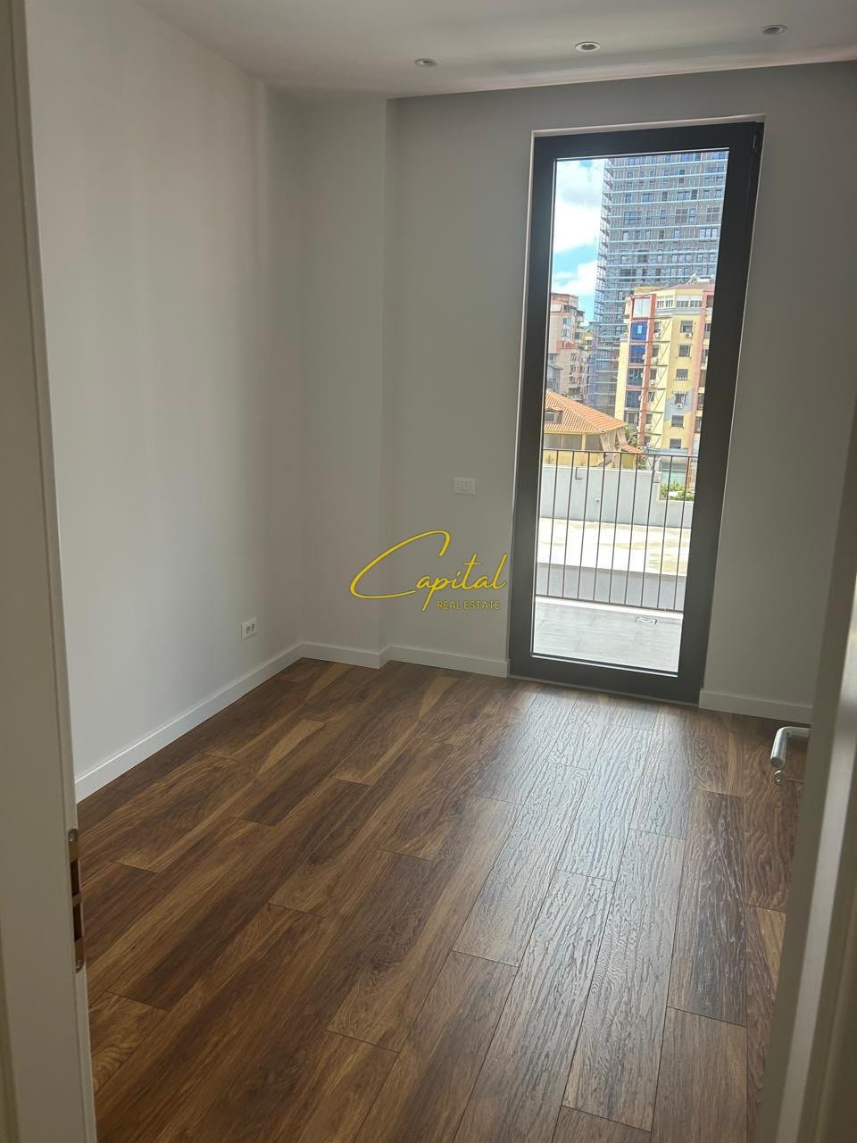 AMBIENT BIZNESI ME QIRA 116 M2 KOMUNA E PARISIT 1.700 EURO
