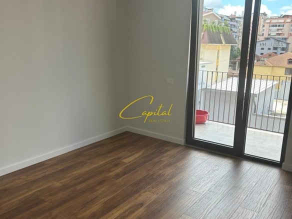 AMBIENT BIZNESI ME QIRA 116 M2 KOMUNA E PARISIT 1.700 EURO