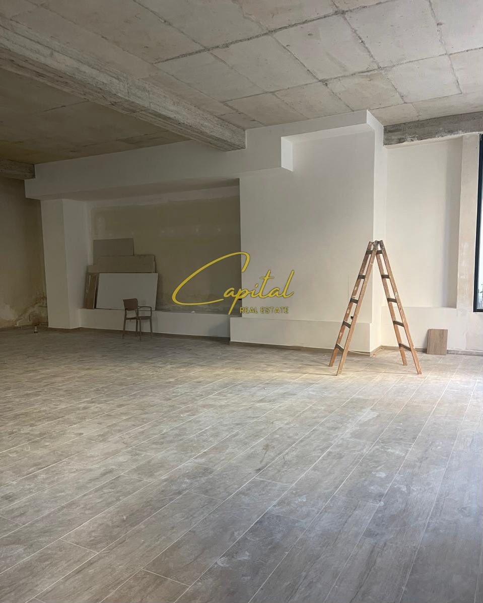 WhatsApp Image 2026-07-08 at 12.25.37 PM AMBIENT BIZNESI ME QIRA 210 M2 BRRYLI 1.500 EURO