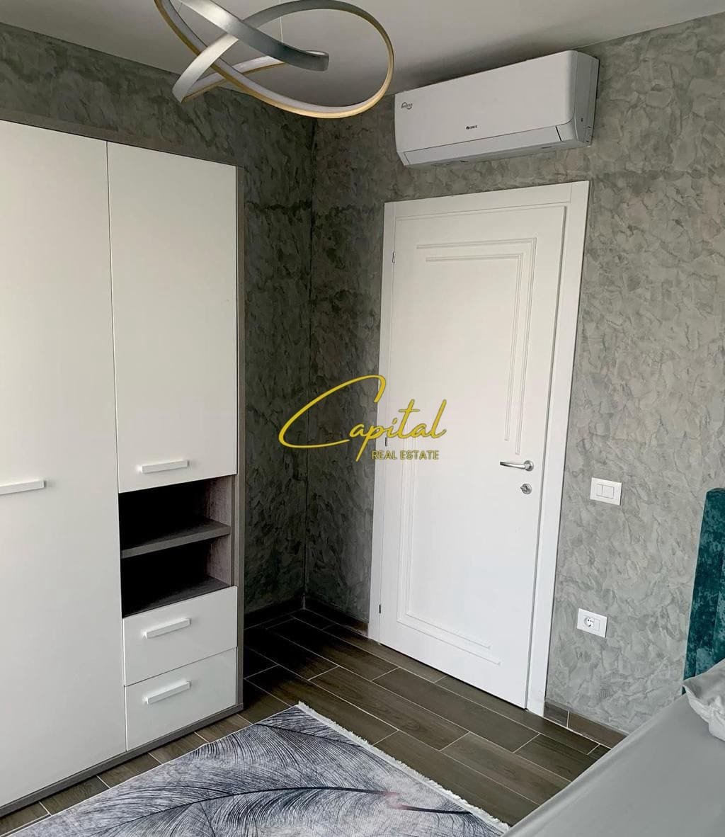 APARTAMENT ME QIRA 3+1 RRUGA E DIBRES 100.000 LEKE