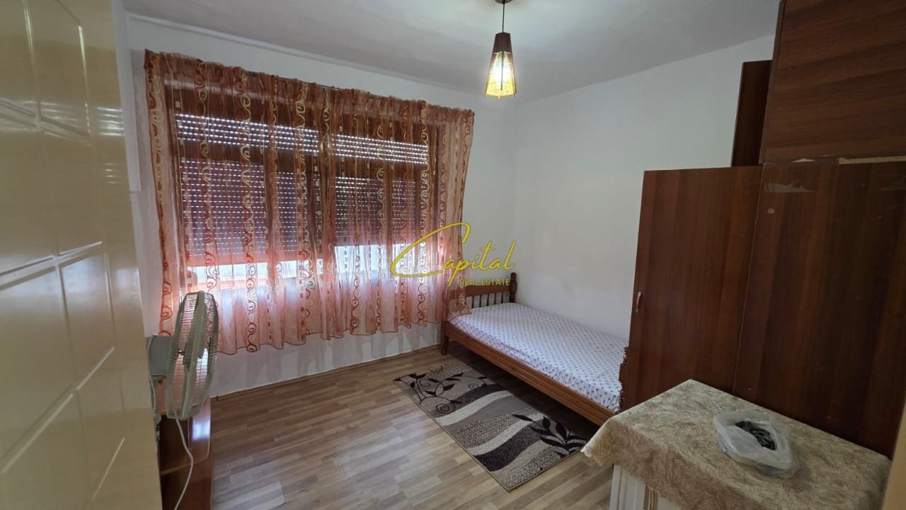 APARTAMENT ME QIRA 3+1 RRUGA BARDHYL 50.000 LEKE