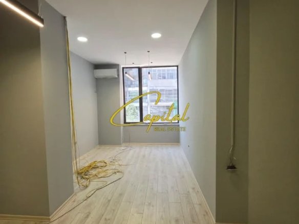 AMBIENT BIZNESI ME QIRA 31 M2 ZOGU I ZI 60.000 LEKE
