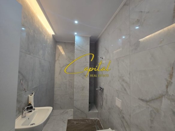 ZYRE ME QIRA 67 M2 KOMUNA E PARISIT 600 EURO