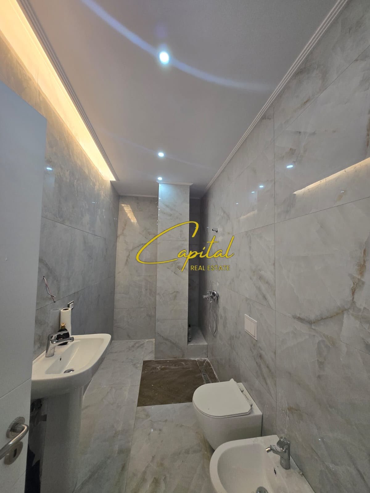 WhatsApp Image 2026-07-16 at 9.33.40 AM ZYRE ME QIRA 67 M2 KOMUNA E PARISIT 600 EURO