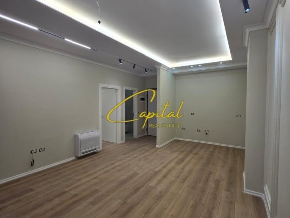 ZYRE ME QIRA 67 M2 KOMUNA E PARISIT 600 EURO