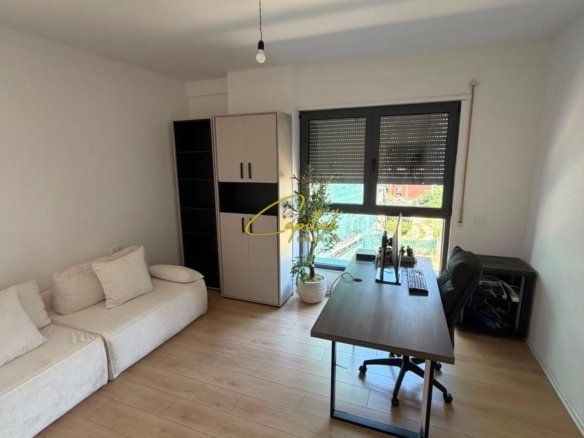 ZYRE ME QIRA 122 M2 BULEVARDI I RI 140.000 LEKE