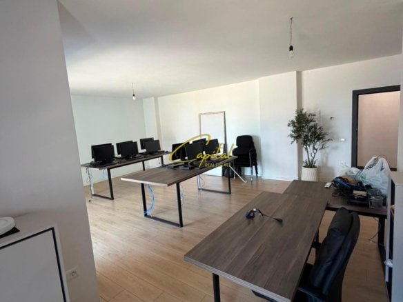 ZYRE ME QIRA 122 M2 BULEVARDI I RI 140.000 LEKE