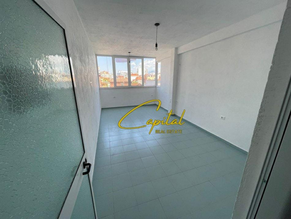 WhatsApp Image 2026-07-17 at 10.51.01 AM AMBIENT BIZNESI ME QIRA 90 M2 SELVIA 500 EURO