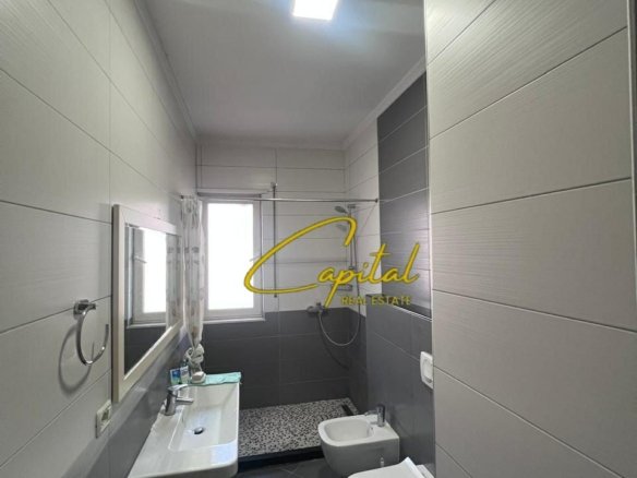 APARTAMENT ME QIRA 2+1 ISH STACIONI TRENIT 700 EURO