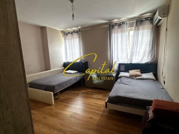 APARTAMENT ME QIRA 2+1 RRUGA KONGRESI I MANASTIRIT 50.000 LEKE