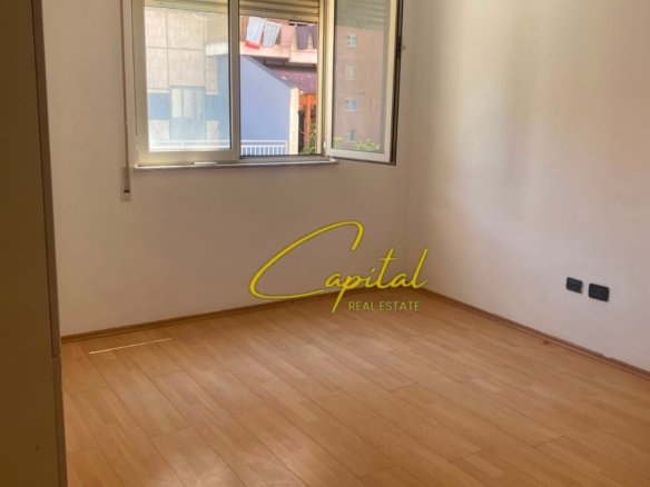APARTAMENT ME QIRA 2+1 PAZARI I RI 700 EURO