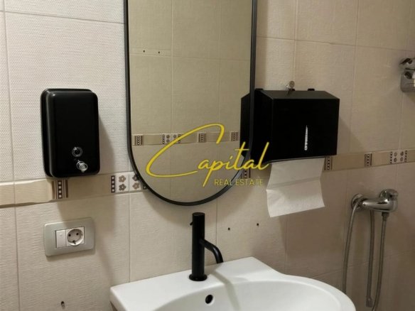 AMBIENT BIZNESI EM QIRA 220 M2 PAZARI I RI 250.000 LEKE