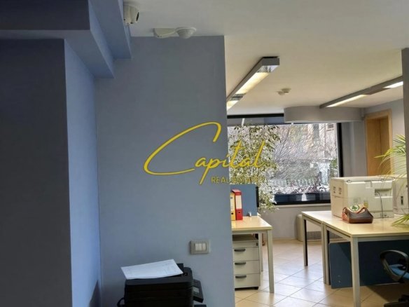AMBIENT BIZNESI EM QIRA 220 M2 PAZARI I RI 250.000 LEKE