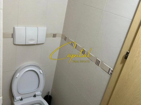 AMBIENT BIZNESI EM QIRA 220 M2 PAZARI I RI 250.000 LEKE