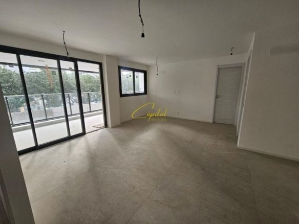 ZYRE ME QIRA 156 M2 21 DHJETORI 1.200 EURO
